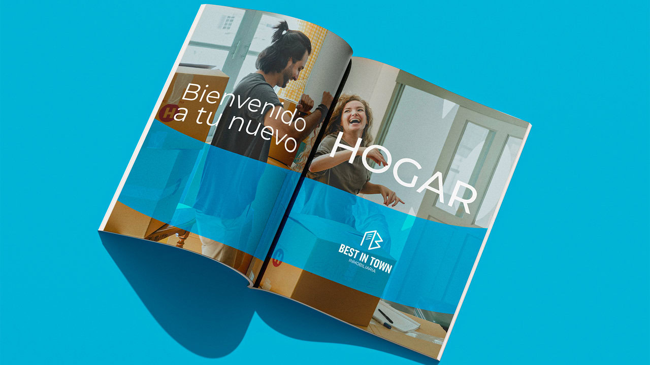 Revista con fotografia a doble página de una pareja desempacando cosas en un departamento vacio.